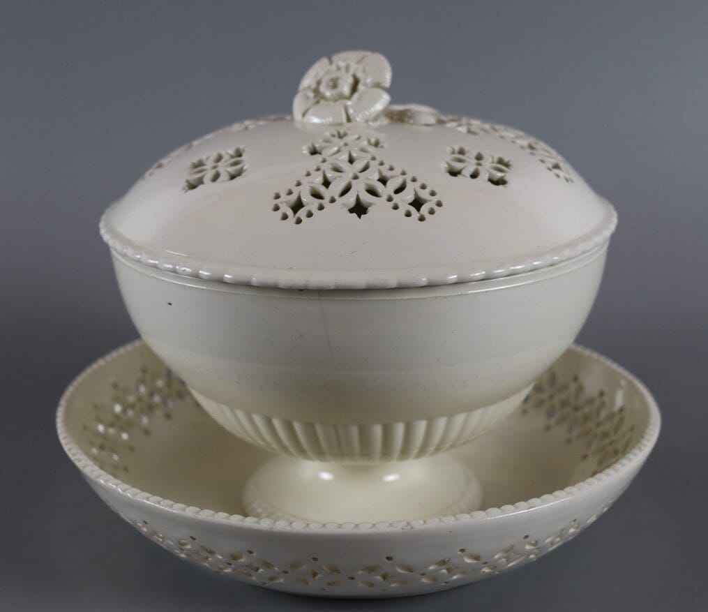 Creamware sugar bowl with cover and stand, with rose knop, fluted body and base, by Leeds Pottery, Leeds around 1770-1819